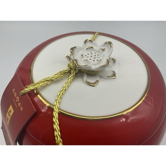Da Hong Pao Tea Porcelain (Empty) Red Jar with White Lotus Design and Lid - Picture 4 of 13